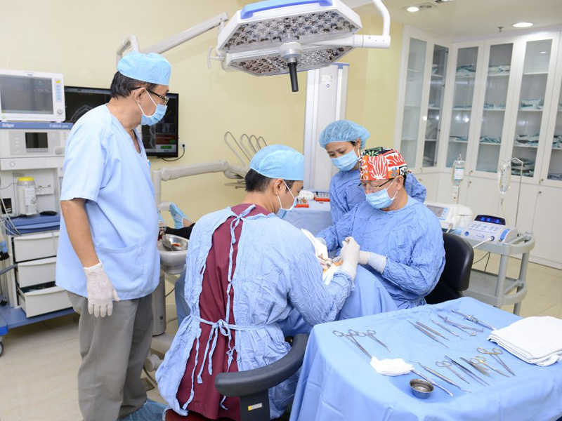 saigonimplant-37 saigonimplant-37 Kiểm tra tình trạng răng miệng, chụp phim Xquang và lập kế hoạch thực hiện phẫu thuật Trồng răng implant cho người lớn tuổi diễn ra như thế nào? saigonimplant 37