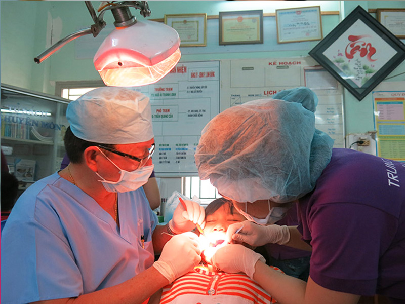 saigonimplant-40 saigonimplant-40 Trồng răng implant hay bọc răng sứ tốt hơn? saigonimplant 40